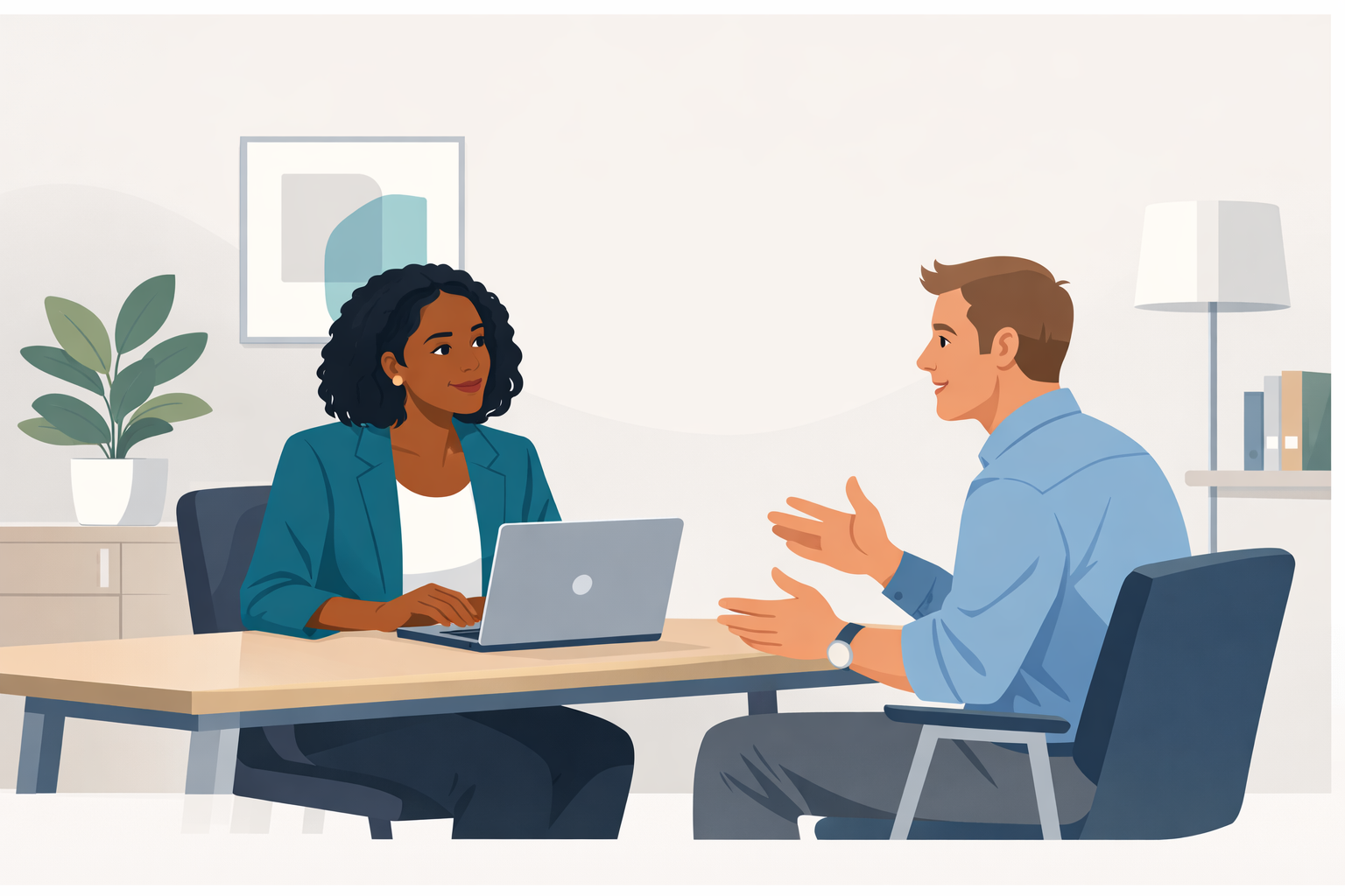 Uma gerente está escutando atentamente seu colega falar em uma reunião 1 a 1